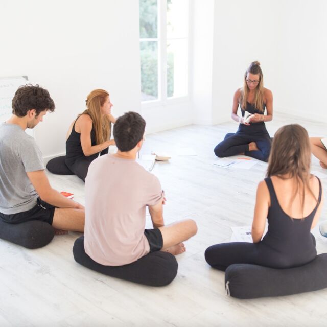 CALM – Yoga Studio – Cours de Yoga à Cannes